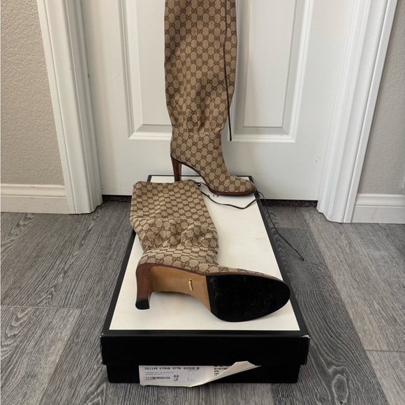 Authentic GUCCI Pre-Owned Monogram Malaga Mid Heel sz. 40 Boots Beige - Picture 1 of 4